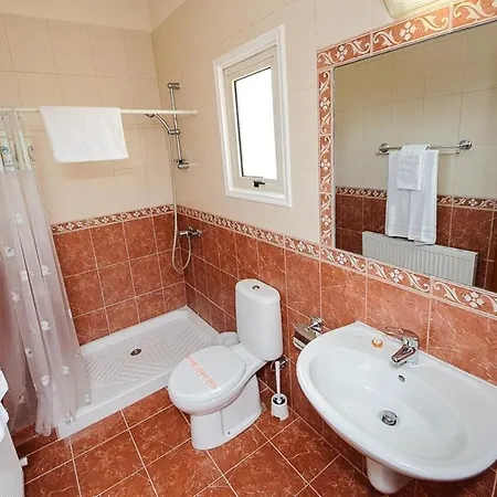 In Sleeps 8 Includes Swimming Pool And Air Con * 프로타라스