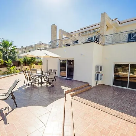빌라 In Sleeps 8 Includes Swimming Pool And Air Con *