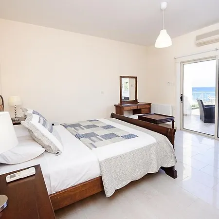 In Sleeps 8 Includes Swimming Pool And Air Con 빌라