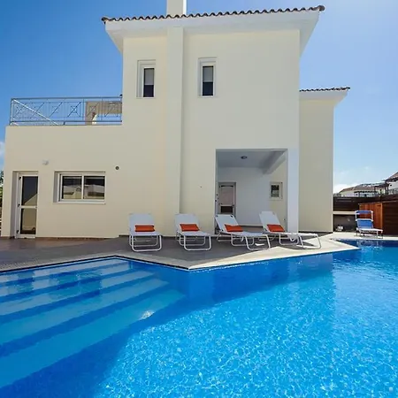 In Sleeps 8 Includes Swimming Pool And Air Con Vilă *