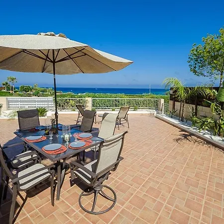 In Sleeps 8 Includes Swimming Pool And Air Con Vilă Protaras