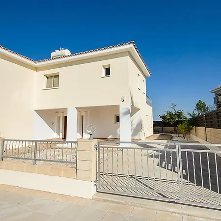 In Sleeps 8 Includes Swimming Pool And Air Con Vilă